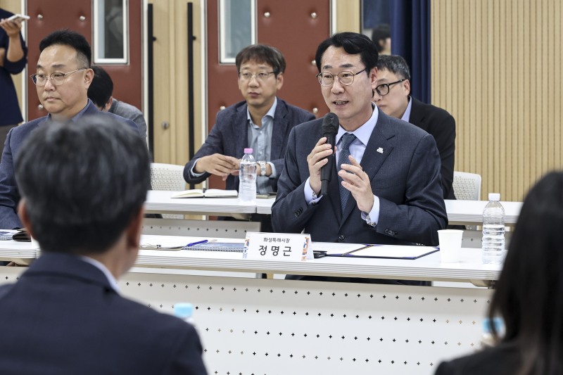 19일 화성-용인 연계교통망 구축 사업설명회에서 정명근 화성특례시장이 발언하고 있다. /화성시