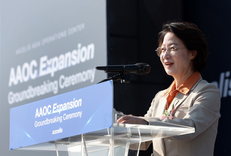 추미애 경기도지사가 20일 평택 오성 외국인투자지역에서 열린 엑셀리스 아시아 거점센터 착공식에서 축사를 하고있다. /경기도
