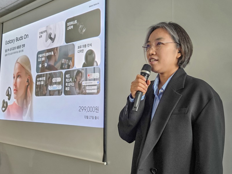 삼성전자 갤럭시 버즈 온 미디어 브리핑에서 삼성전자 MX사업부 웨어러블 상품기획그룹 남현정 프로가 발표하고 있다./삼성전자