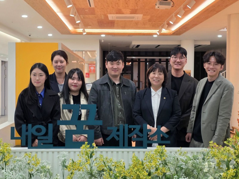 김미수 고양시의회 의장과 고양시 청년정책협의체 대표 및 위원들
