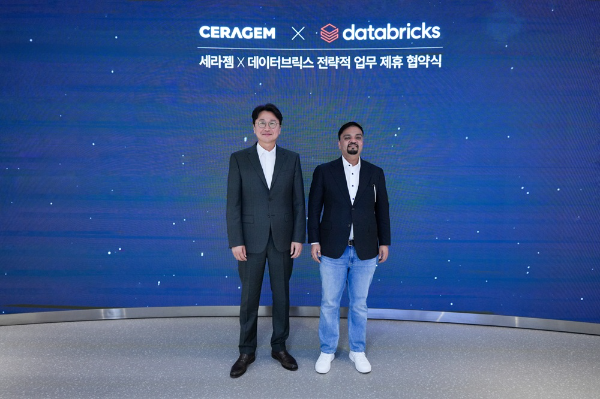 (왼쪽부터) 세라젬 이경수 대표이사와 데이터브릭스 하팀 샤피크(Hatim Shafique) 최고운영책임자(COO)
