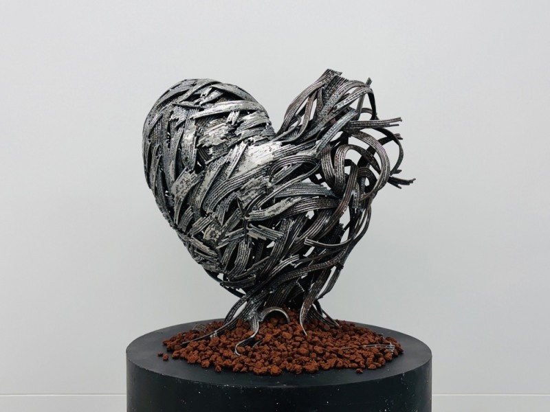 현계환_Fe 첫 번째 숨(Fe The First Breath)_Steel_67x50x40(cm)_2026 / 사진=잇다스페이스 제공