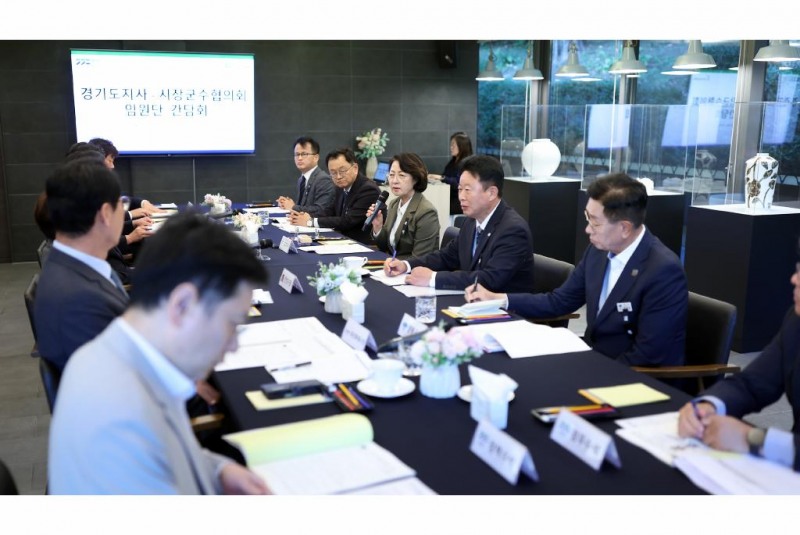 21일 오후 도담소에서 열린 2026 도지사-시장군수협의회 임원단 간담회에서 추미애 경기도지사가 인사말을 하고있다./경기도