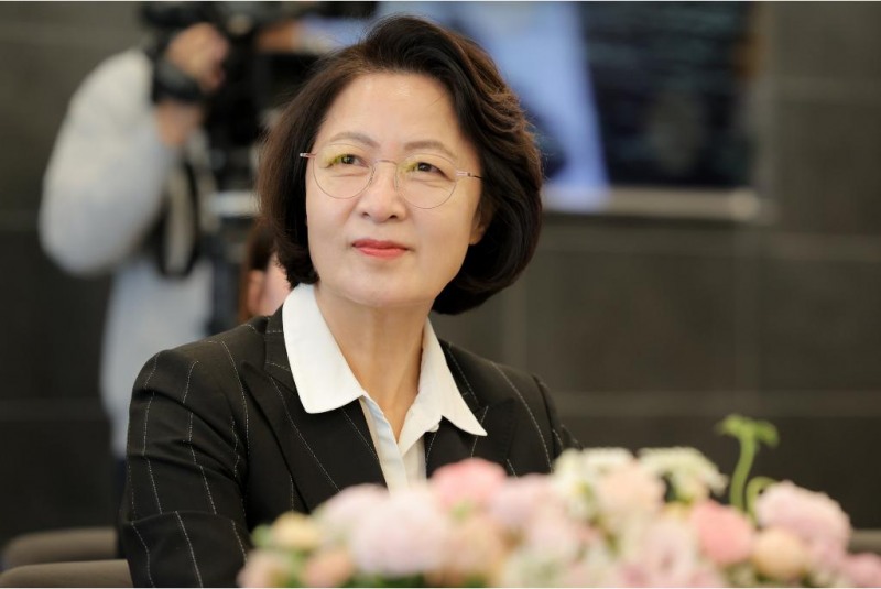 22일 오전 수원시 도담소에서 추미애 경기도지사, 이나 아데마 네덜란드 노트르브라반트주지사가 면담을 하고있다./경기도