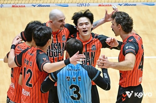 ‘0-2에서 리버스 스윕' OK저축은행, 삼성화재 꺾고 컵대회 첫 승...노재욱 투입이 흐름 바꿨다