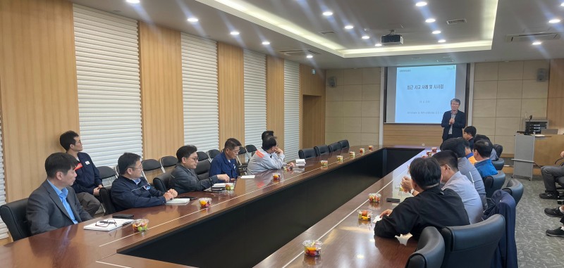 22일 안전보건공단 울산지역본부가 울산 울주군 용암공공폐수처리시설 회의실에서 지역 주요 석유화학공장 공장장 등 경영층 20명이 참석한 가운데 '공정안전 리더회의'를 개최했다./안전보건공단 울산지역본부