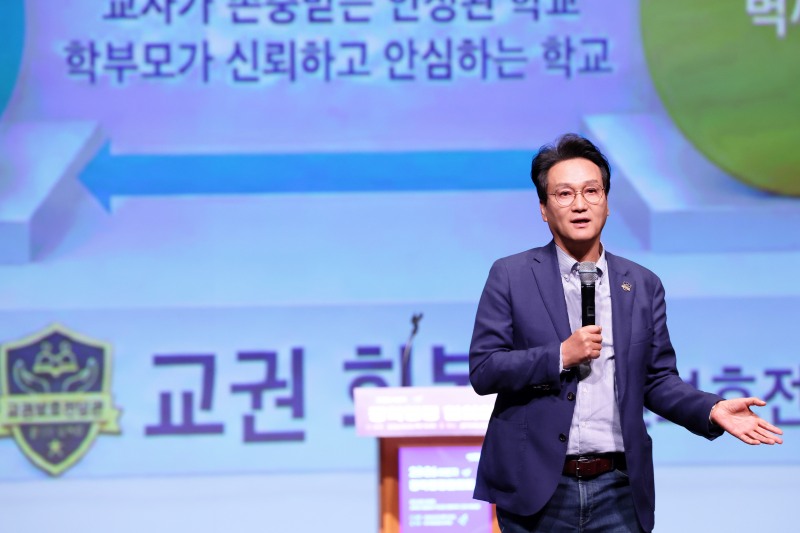 안민석 경기도교육감이 22일 경기아트센타에서 열린 장학행정협의회에서 인사말을 하고 있다. /경기도교육청