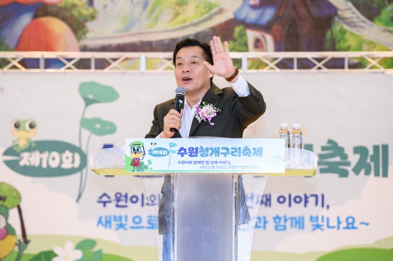 이재준 수원시장이 인사말을 하고 있다. /수원시
