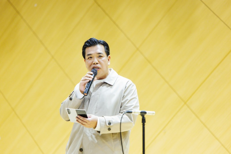 이계철 화성시의회 의장이 축사를 하고 있다. /화성시의회