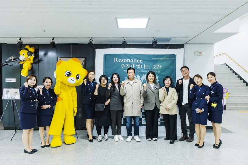 행사 참자가들의 기념촬영 모습. /화성시의회