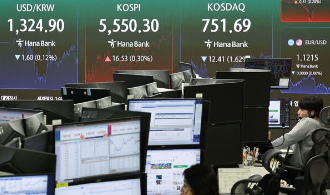 (상보) 골드만삭스, 코스피 12개월 목표치 '1만2000→9000' 하향