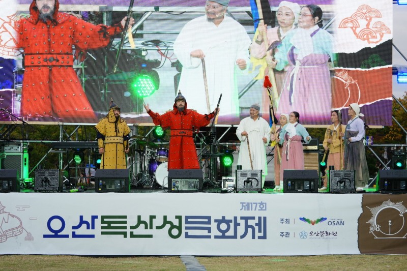 지난 24일 독산성문화제에서 독산성 역사마당극이 진행중인 모습. /오산시