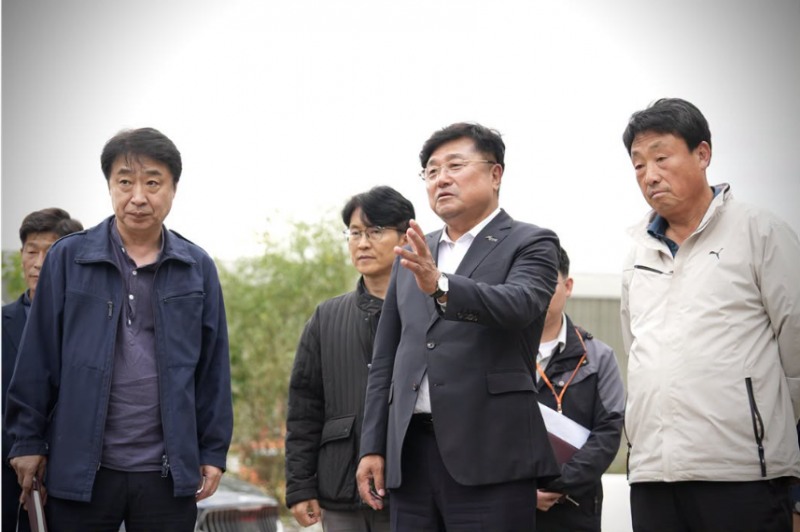 박관열 광주시장의 신대1리 민원현장 방문 모습. /페북 캡처