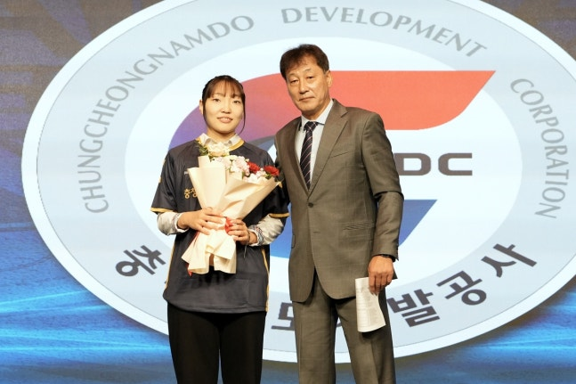 충남개발공사에 우선 지명된 김은율 / 사진=한국핸드볼연맹 제공