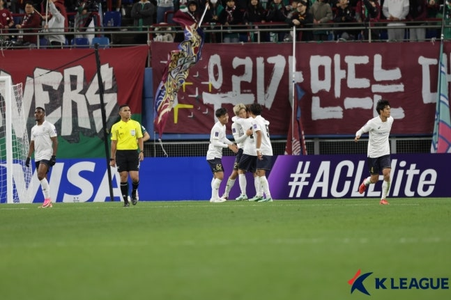 결승골 넣고 기뻐하는 고베 선수들 / 사진=한국프로축구연맹 제공