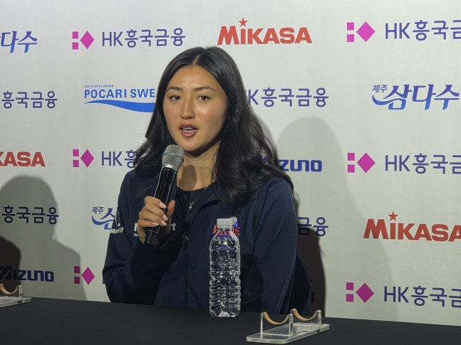 인터뷰하는 오드리 박