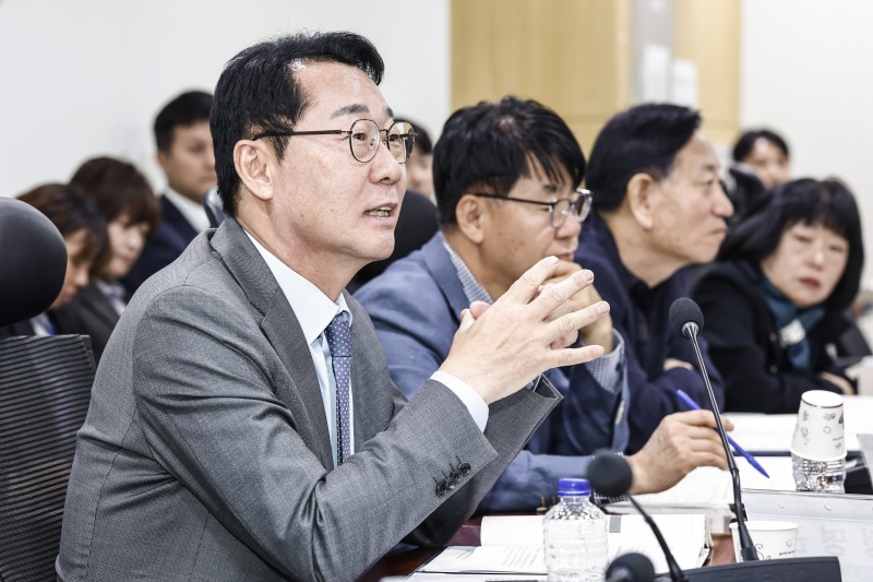 정명근 화성시장이 28일 국회의원회관에서 열린 '행복실현지방정부협의회 2026년 정기총회'에서 발언 하고 있다. /화성시