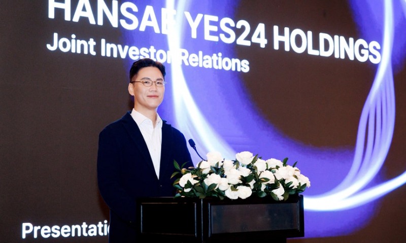 김석환 한세예스24홀딩스 부회장이 28일 베트남 호찌민에서 열린 ‘한세예스24그룹 2026 글로벌 기업설명회(IR)’에서 발표하고 있다. 한세예스24그룹 제공