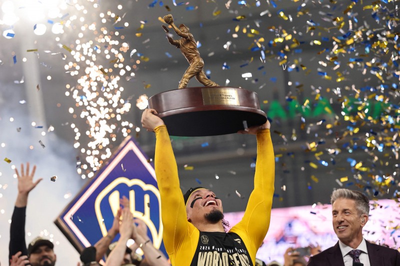 WS MVP 번쩍 드는 윌리암 콘트레라스. / 사진=연합뉴스