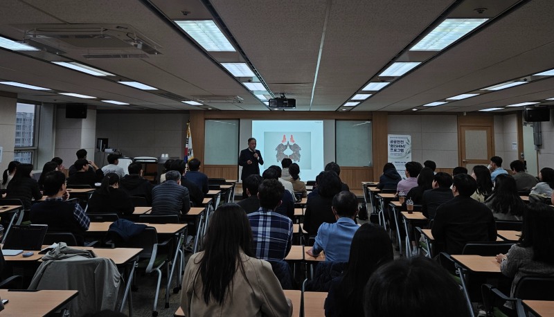 안전보건공단은 광주광역본부 교육장에서 한국도로교통공단, 국토안전관리원, 한국건강심리학회와 함께 공공안전 분야 임직원 90여명을 대상으로 '공공안전 쉼(SHIM) 프로그램' 1차 교육을 진행했다./안전보건공단