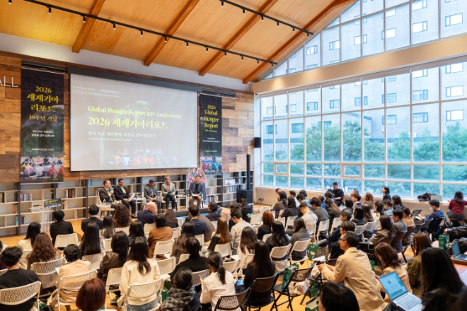 사진=지난 10월 27일 서울 명동 커뮤니티하우스 마실에서 열린 ‘2026 세계기아리포트'에서 연사들이 현지 주도 개발협력의 실천 방안을 논의하고 있다(사진제공:컨선월드와이드)