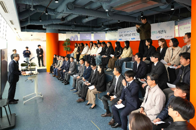 지난 29일 성결대 학술정보관에서 열린 ‘드림 커뮤니티 센터(DCC)’ 개소식에서 정희석 총장이 축사하고 있다. (사진제공=성결대)