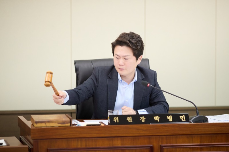 박병민 의회운영위원장 모습. /용인시의회