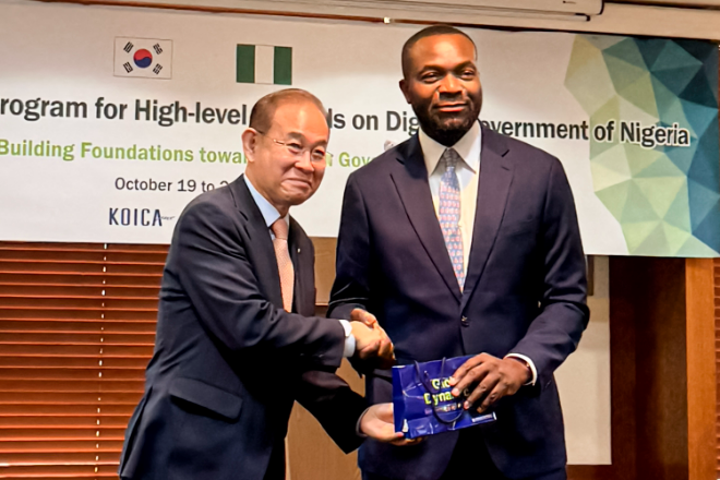 (왼쪽부터) 박흥국 상명대 석좌교수, 보순 티자니 나이지리아 연방 통신·혁신·디지털경제부 장관. (사진제공=상명대)