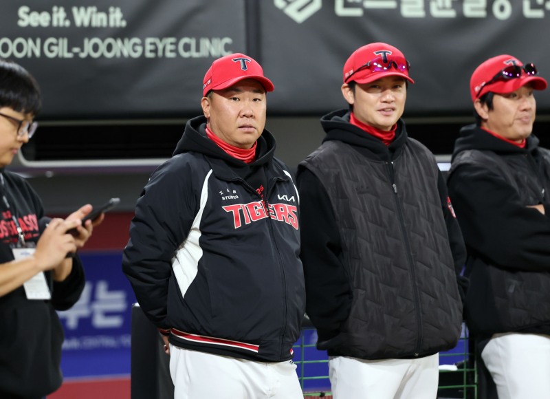 경기장 바라보는 KIA 이범호 감독. / 사진=연합뉴스