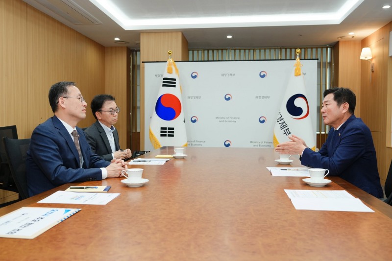 조용호 오산시장이 시의 주요현안을 설명하고 있다. /페북 캡처