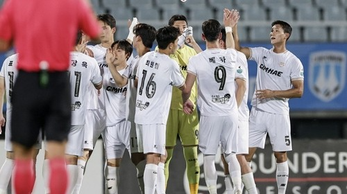 지난 7월 천안FC와의 원정 경기에서 승리한 김해FC / 사진=연합뉴스