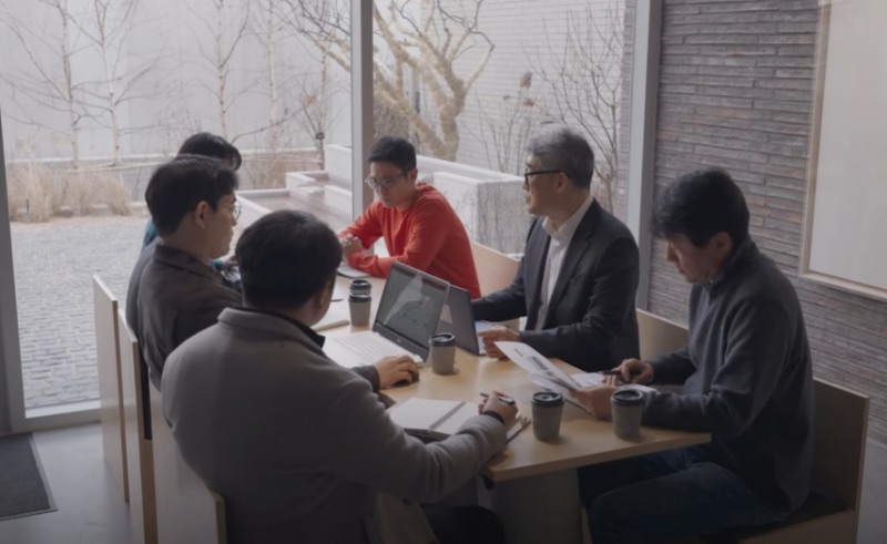 나라셀라 임직원의 회의 모습.(사진=더넥스트뉴스)