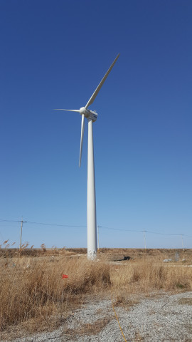 한전이 약한 바람에도 운영 가능한 중형풍력발전기 개발에 성공했다. / 사진제공=한국전력