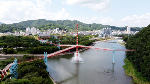 경남 의령군, '의령구름다리' 도색공사 완료