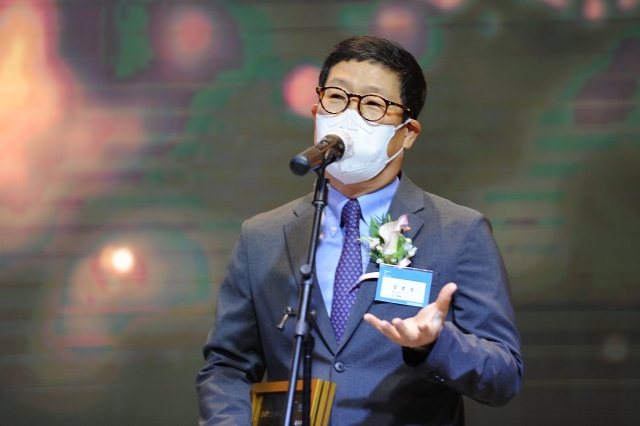 강호성 CJ ENM 대표가 한국IR대상 시상식에서 수상 소감을 말하고 있다. (사진=CJ ENM 제공)