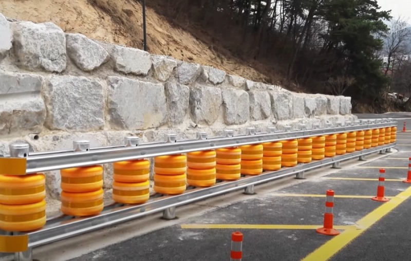세이프티 롤러가 설치된 도로.(사진=케이에스아이 제공)
