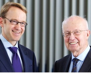 옌스바이드만독일중앙은행총재와헬무트슐레징거전총재가인터뷰를마친뒤기념촬영을했다.(출처:독일중앙은행)ⓒ글로벌모니터