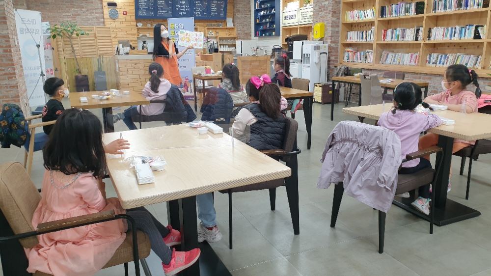 경남교육청, 북카페 ‘지혜의 방’ 토요일 독서문화행사 운영