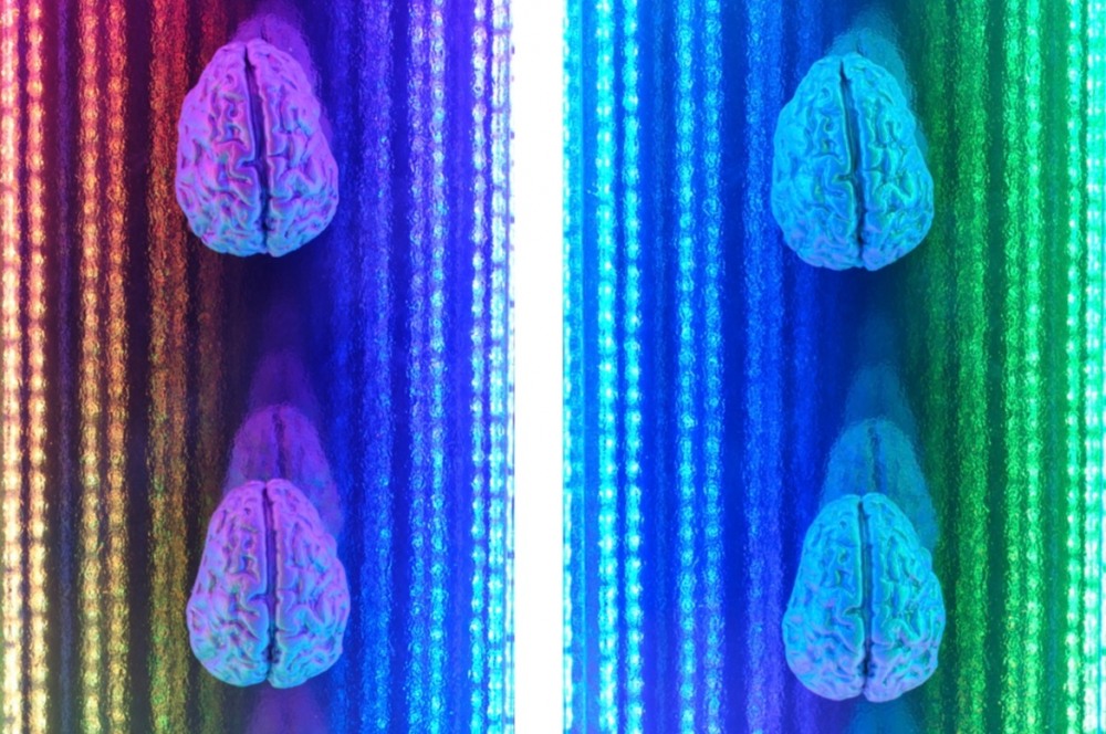 <AI, 뇌파 그리고 완벽한 도시 No. 2>, 2019, 뇌파연동 기기, 프로그래밍, 멀티미디어, 820×1,070×300 cm, 2019. 서울문화재단 후원, 2021 ACC <포스트휴먼 앙상블> 전시 커미션 작품