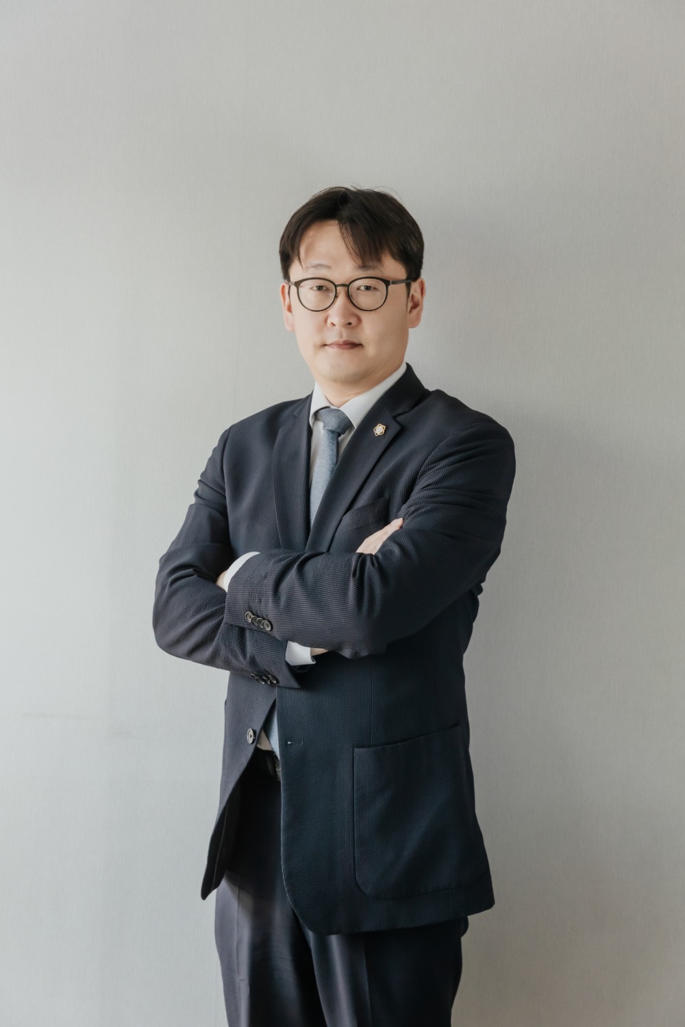 복합적 양상 가중되는 법률적 위기 해소, 필요한 조력 제공