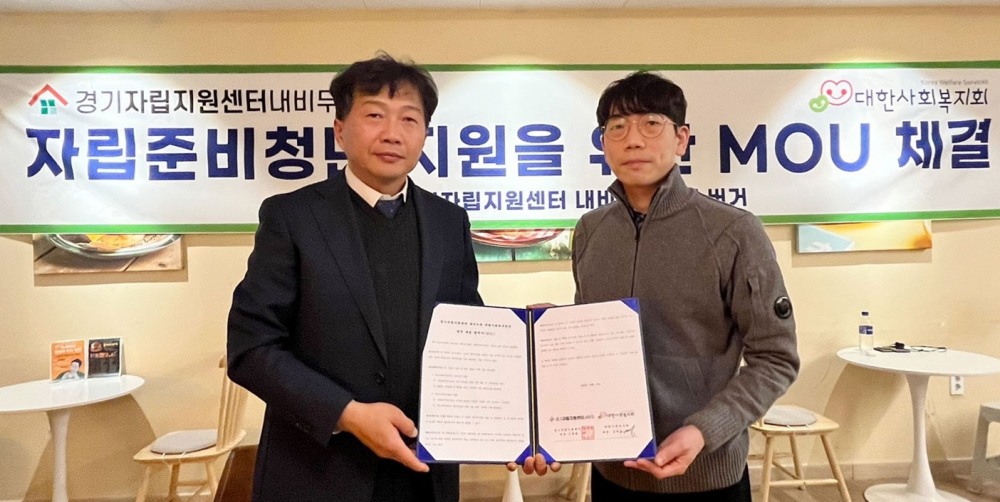 사진=협약식에 참석한 내비두 김재훈 대표(왼쪽)와 대한사회복지회 이기준 나눔지원팀장