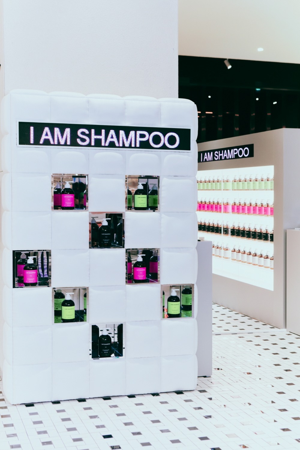 저스트 에즈 아이엠, ‘스페셜 리미티드 네온 에디션’ 팝업 스토어 진행