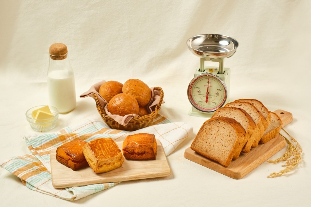 사진=(좌) 달롤이 제로밀 프로젝트를 통해 선보일 글루텐프리 빵 4종. 식빵, 모닝빵, 스콘(플레인, 황치즈)(우) 제로밀 프로젝트 대표 로고