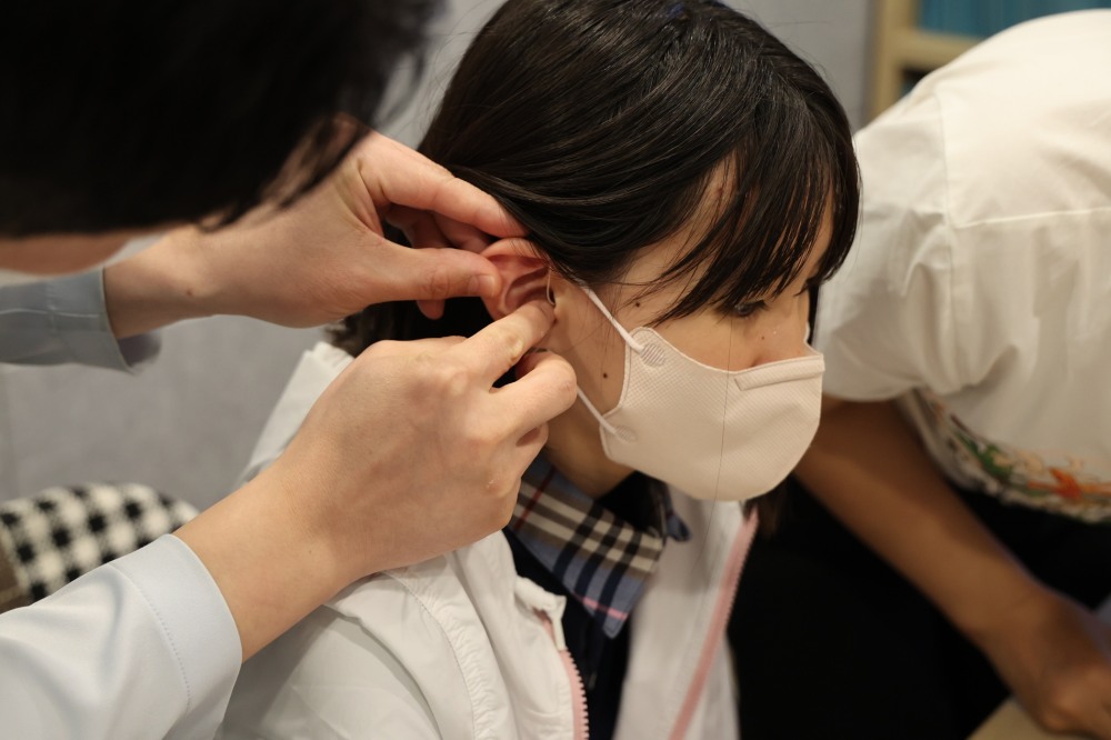 세계교육문화원, 취약계층 청각장애 아동에 1300만원 상당 보청기 지원