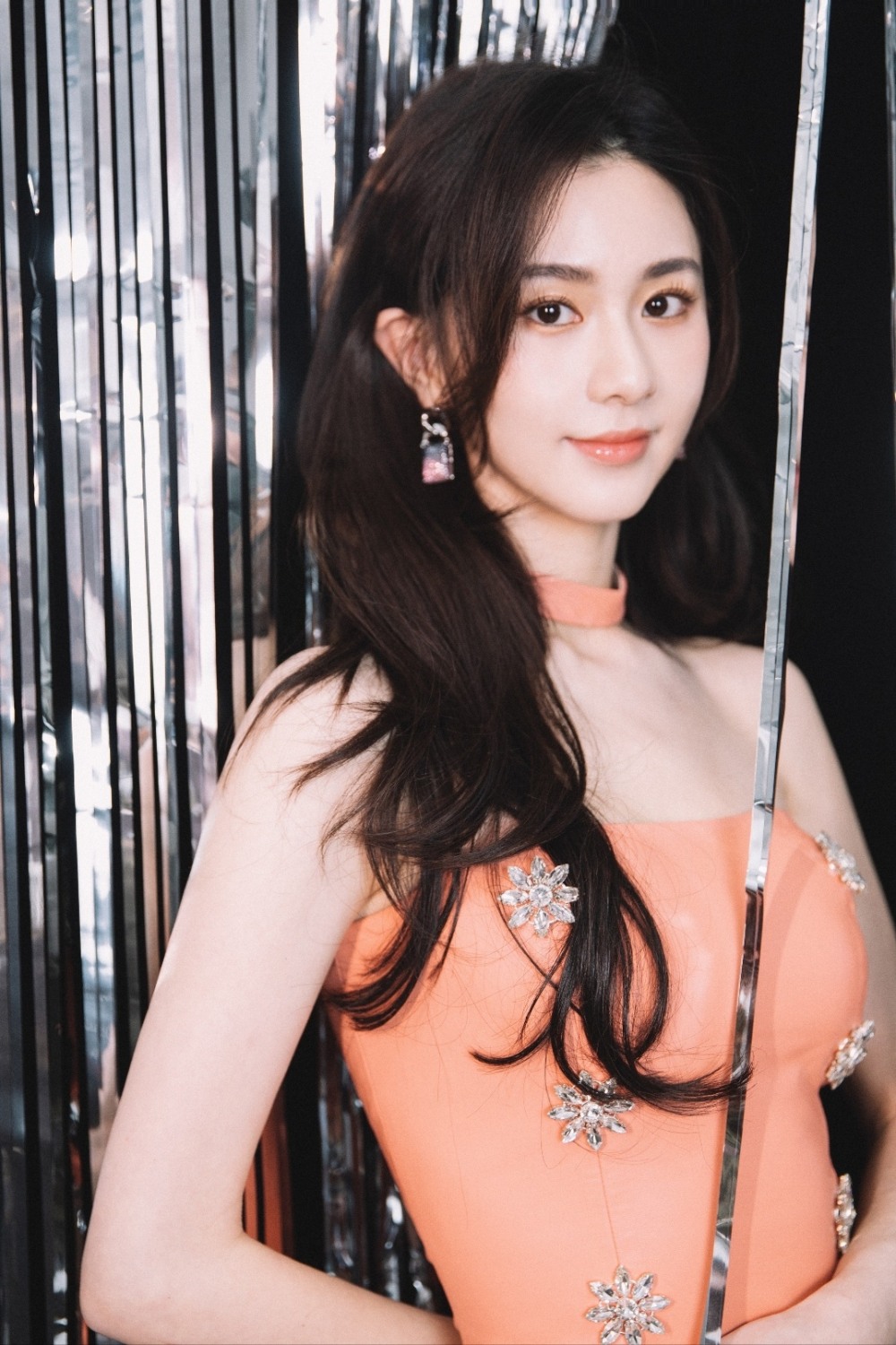 中 배우 관신, 중국 OTT 드라마 '신부' 캐스팅…청초한 매력 눈길