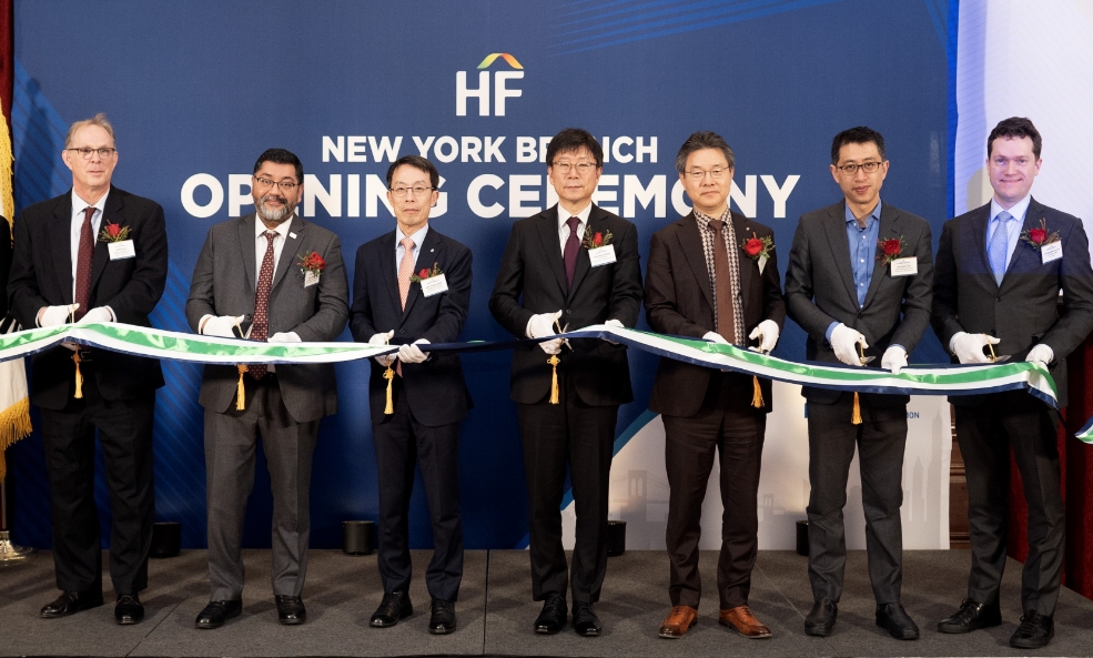 사진설명: 왼쪽부터 브레트 로즈 뉴욕연방준비은행 이사, 샘 발베르데 GNMA 부사장, 이환석 한국주택금융공사 부사장, 김의환 뉴욕총영사, 한윤식 한국주택금융공사 이사