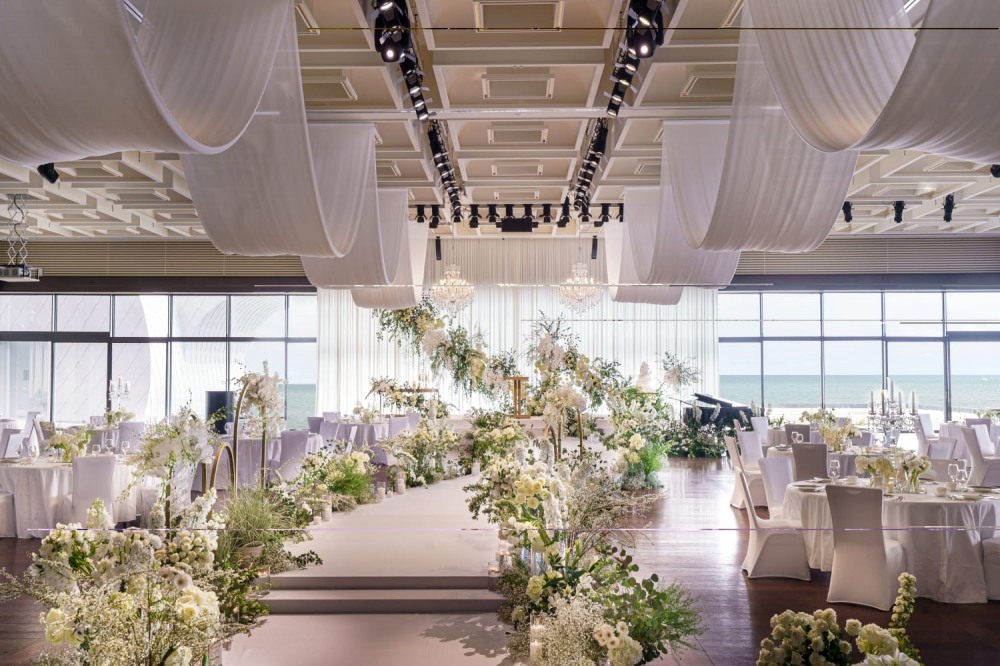 아난티 앳 부산 코브, ‘2024 윤슬 웨딩’ 프로모션 진행…‘많은 연인들이 꿈꾸는 오션뷰 웨딩’