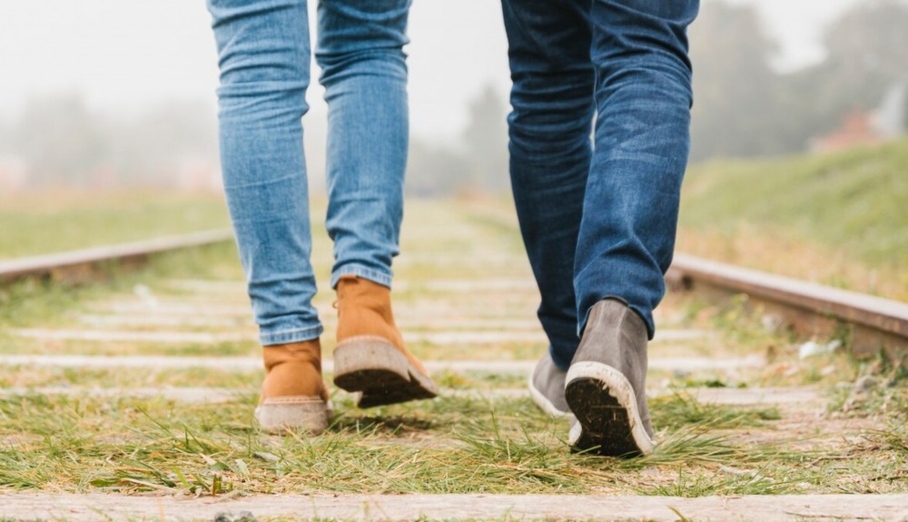 평소 의식하지 않고 걸었을 때 걸음걸이를 확인하려면 자주 신는 신발의 굽을 보면 된다. / 이미지 출처 : freepik