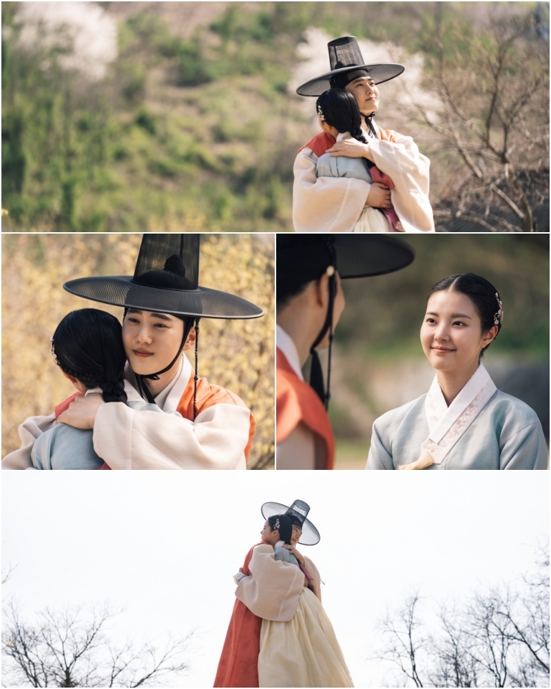 ‘세자가 사라졌다’ 꿀 눈빛 수호 & 환한 미소 홍예지, 햇살마저 응원하는 행복한 한때‘로맨틱 벚꽃 포옹’ 현장