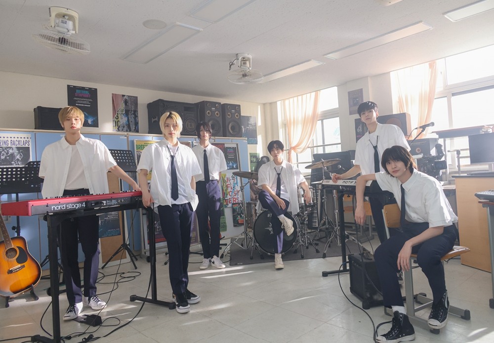 엑스디너리 히어로즈, 국내 단독 콘서트 3연속 매진…뜨거운 호응 힘입어 신곡 ‘소년만화’ 뮤직비디오 비하인드 컷 공개